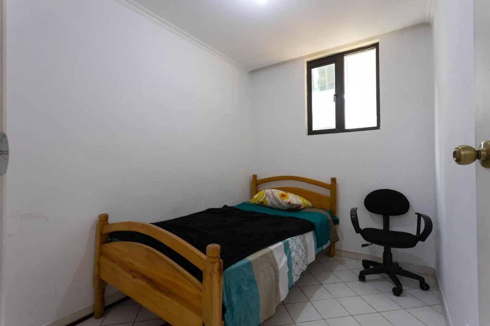 아파트 Departamento Familiar Con Vista, 4 Habitaciones, 10 Personas, 5 Camas, 3 Banos, 2 Parqueaderos, Agua Caliente, Wiffi, A 20 Metros Del Quicentro Shooping Y Estadio Olimpico 키토