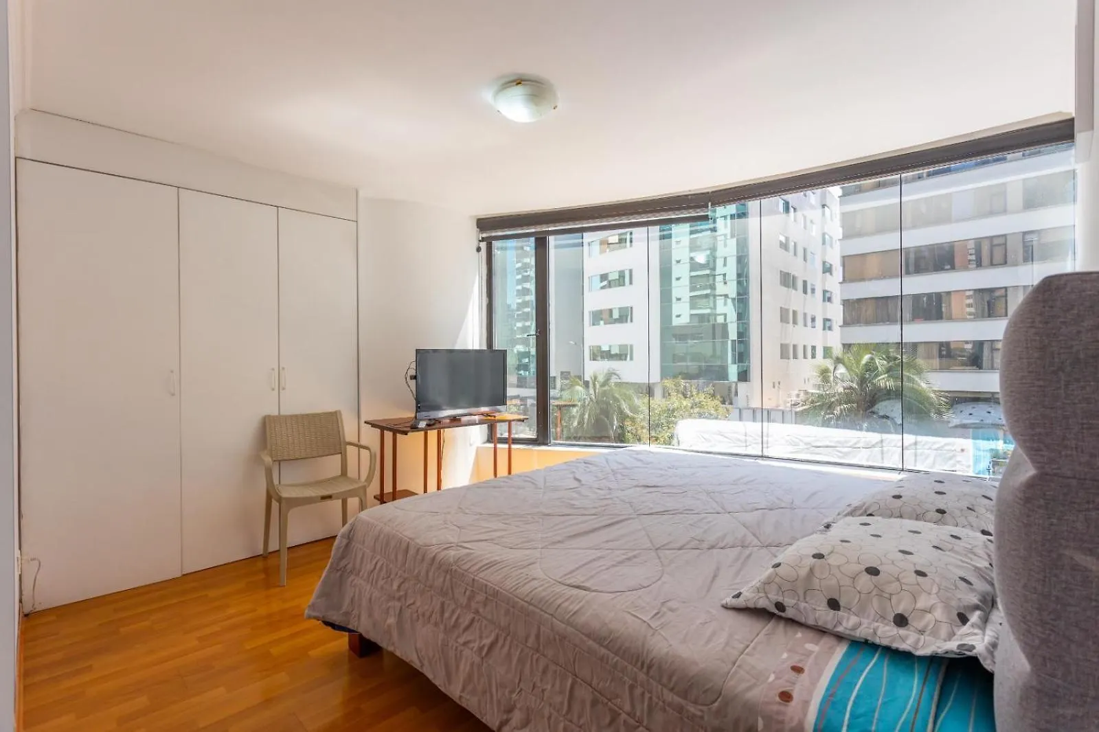 Departamento Familiar Con Vista, 4 Habitaciones, 10 Personas, 5 Camas, 3 Banos, 2 Parqueaderos, Agua Caliente, Wiffi, A 20 Metros Del Quicentro Shooping Y Estadio Olimpico 키토