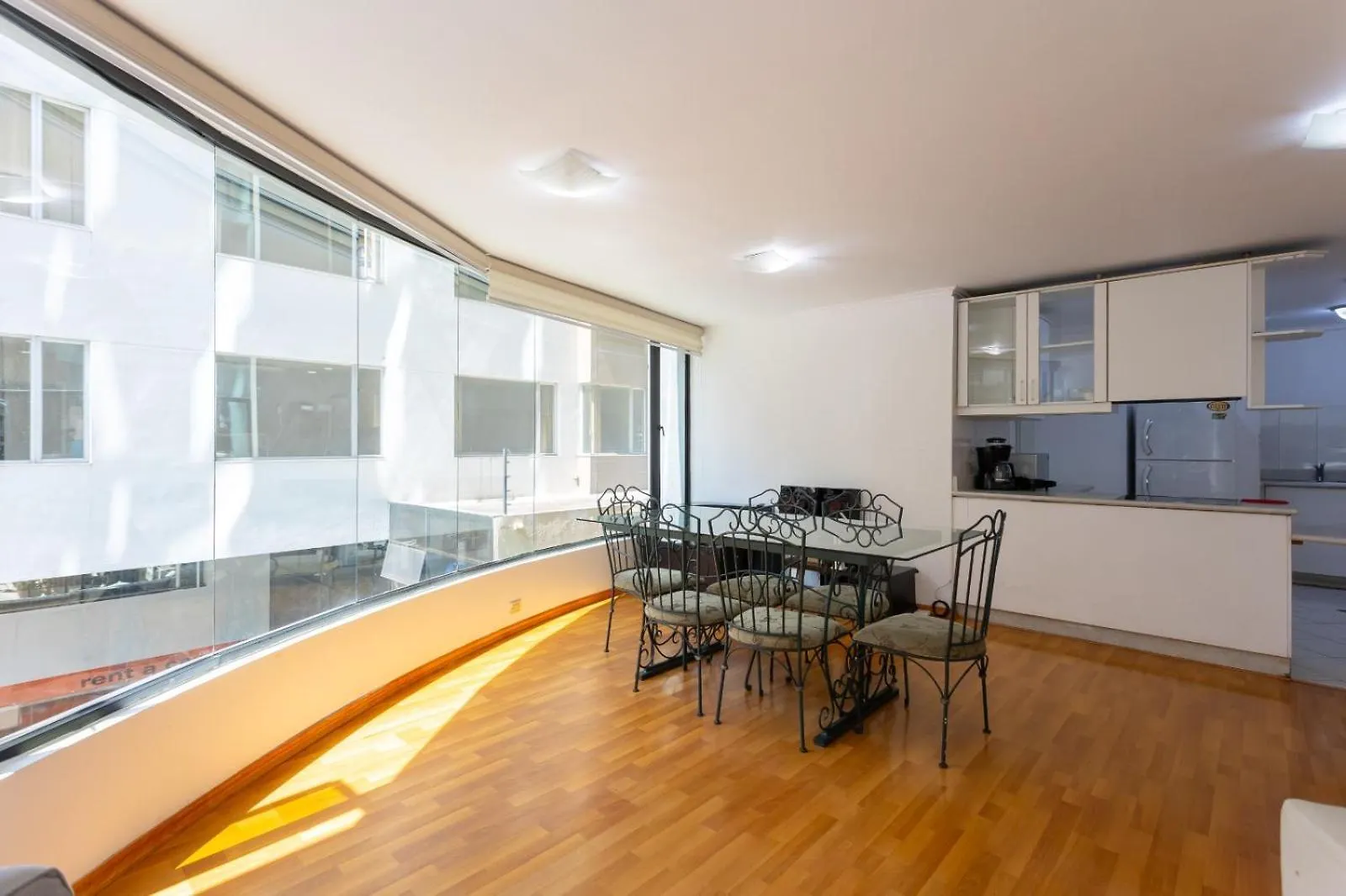 Departamento Familiar Con Vista, 4 Habitaciones, 10 Personas, 5 Camas, 3 Banos, 2 Parqueaderos, Agua Caliente, Wiffi, A 20 Metros Del Quicentro Shooping Y Estadio Olimpico 키토