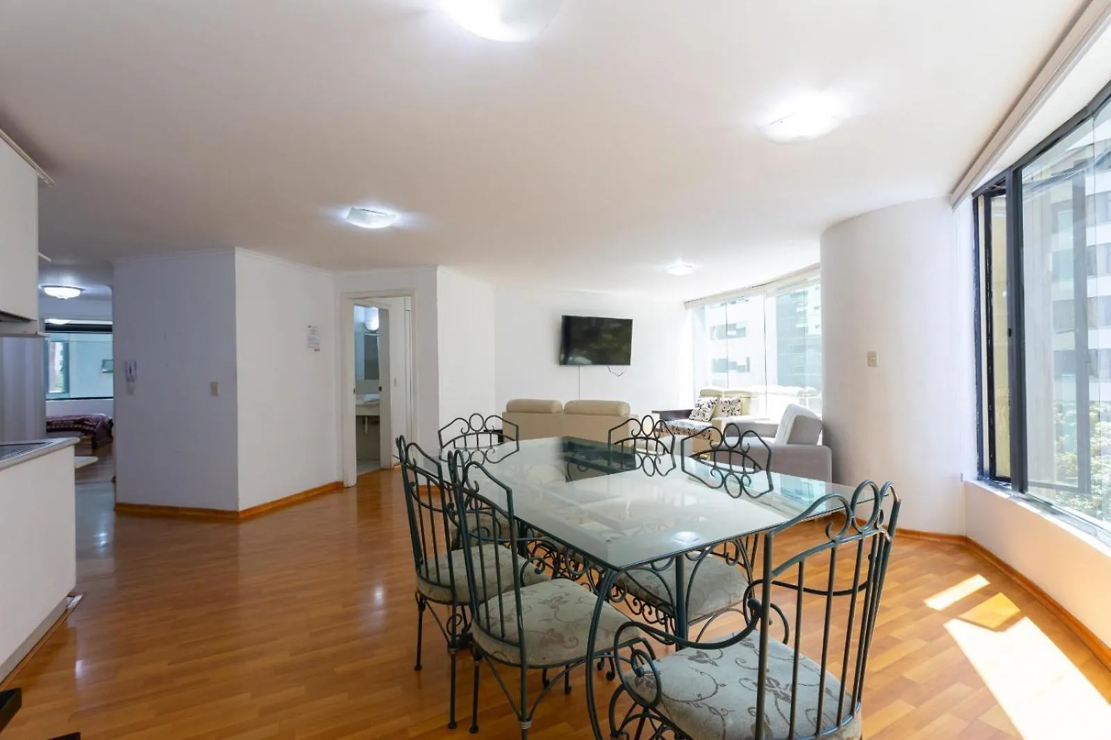 아파트 Departamento Familiar Con Vista, 4 Habitaciones, 10 Personas, 5 Camas, 3 Banos, 2 Parqueaderos, Agua Caliente, Wiffi, A 20 Metros Del Quicentro Shooping Y Estadio Olimpico 키토