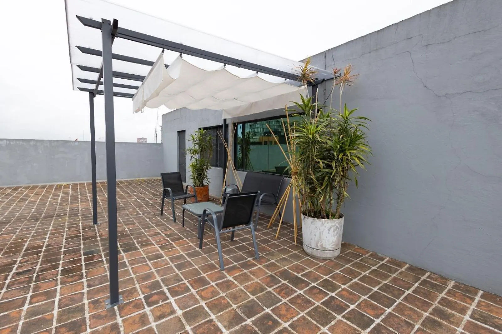 Departamento Familiar Con Vista, 4 Habitaciones, 10 Personas, 5 Camas, 3 Banos, 2 Parqueaderos, Agua Caliente, Wiffi, A 20 Metros Del Quicentro Shooping Y Estadio Olimpico 키토 아파트