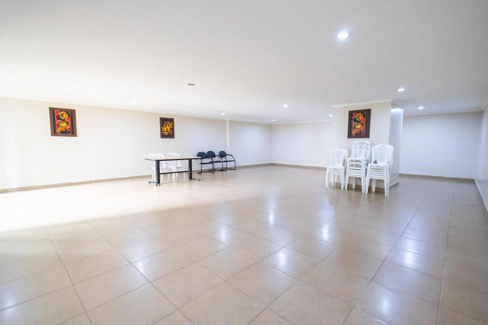 아파트 Departamento Familiar Con Vista, 4 Habitaciones, 10 Personas, 5 Camas, 3 Banos, 2 Parqueaderos, Agua Caliente, Wiffi, A 20 Metros Del Quicentro Shooping Y Estadio Olimpico 키토